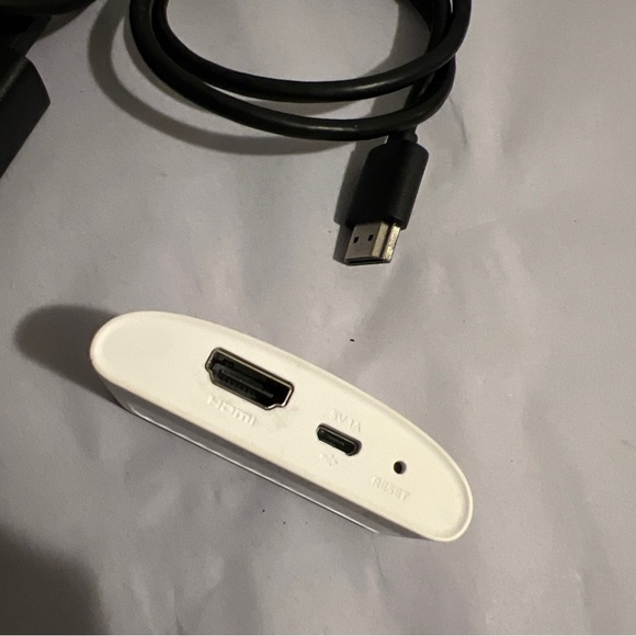 Roku Express Streaming Player Hub 3930x W/ Remote And cables White - Picture 7 of 7